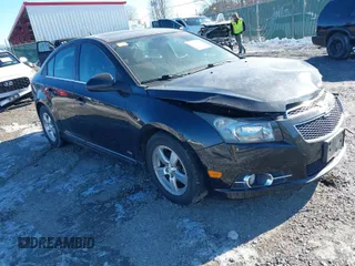 2014 Chevrolet Cruze 1LT z VIN 1G1PC5SB0E7234051, wystawiony jako IAAI lot #41398223 z przebiegiem 111 630 mil mil oraz . Historia ofert i sprzedaży dostępna na DreamBid. Obrazek 1.