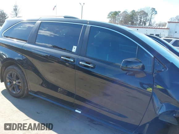 2024 Toyota Sienna XSE with VIN 5TDXSKFC1RS138680, listed as a IAAI auction lot 41640585 with 46,536 mi miles. Bid and sale history available at carsss.com. Image 14.