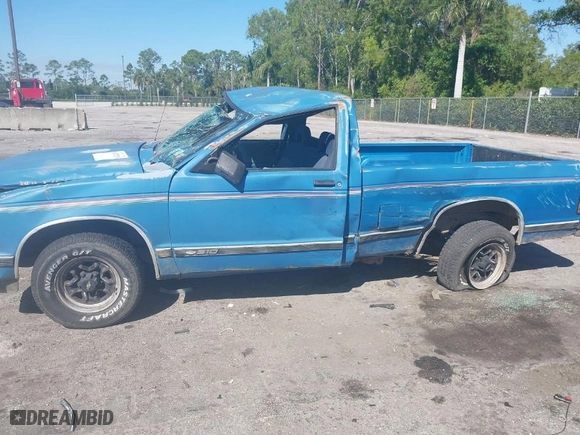 1993 Chevrolet S-10 EL with VIN 1GCCS14A8P8187628, listed as a IAAI auction lot 41787335 with 212,563 mi miles. Bid and sale history available at carsss.com. Image 6.