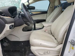 2015 Lincoln MKC z VIN 5LMTJ2AH6FUJ37822, wystawiony jako Copart lot #51931505 z przebiegiem 138 188 mil mil oraz Szkoda całkowita • Salvage title. Historia ofert i sprzedaży dostępna na DreamBid. Obrazek 7.