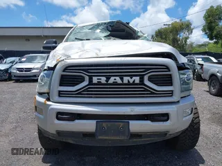 2018 Ram 2500 Laramie with VIN 3C6UR5FL3JG301310, listed as a IAAI auction lot 42239570 with 189,853 mi miles and . Bid and sale history available at DreamBid. Image 12.