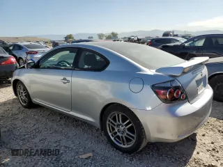 2009 Scion tC z VIN JTKDE167590296040, wystawiony jako Copart lot #58440895 z przebiegiem 171 825 mil mil oraz Szkoda całkowita • Salvage title. Historia ofert i sprzedaży dostępna na DreamBid. Obrazek 2.