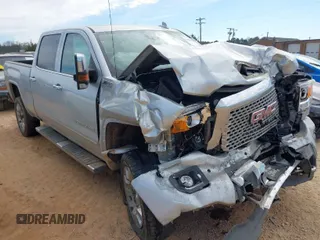 2017 GMC Sierra 2500HD Denali z VIN 1GT12UEY8HF216479, wystawiony jako IAAI lot #41678315 z przebiegiem 127 057 mil mil oraz . Historia ofert i sprzedaży dostępna na DreamBid. Obrazek 1.