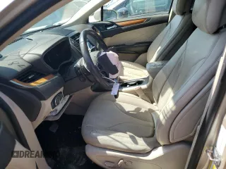 2017 Lincoln MKC Select z VIN 5LMCJ2C96HUL19657, wystawiony jako Copart lot #54157965 z przebiegiem 142 646 mil mil oraz Szkoda całkowita • Salvage title. Historia ofert i sprzedaży dostępna na DreamBid. Obrazek 7.