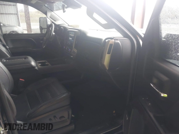 2017 GMC Sierra 2500HD Denali z VIN 1GT12UEY8HF222623, wystawiony jako IAAI lot #41985737 z przebiegiem 133 683 mil mil oraz . Historia ofert i sprzedaży dostępna na DreamBid. Obrazek 5.