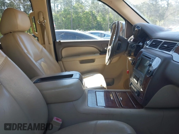 2011 Chevrolet Suburban LTZ with VIN 1GNSKKE31BR299912, listed as a IAAI auction lot 41990351 with 268,982 mi miles. Bid and sale history available at carsss.com. Image 5.