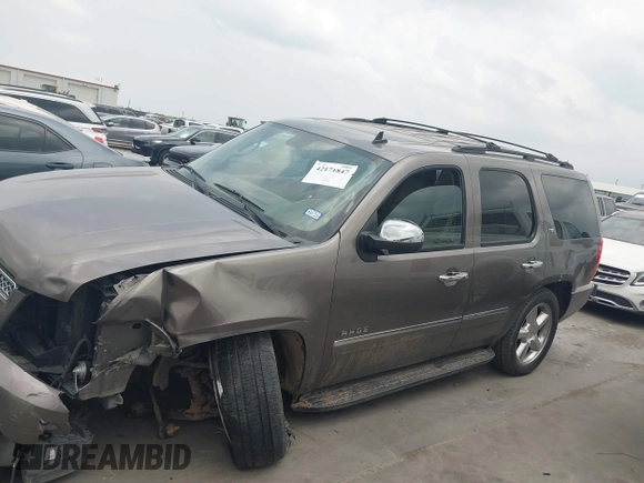 2011 Chevrolet Tahoe LTZ z VIN 1GNSCCE08BR394055, wystawiony jako IAAI lot #42171847 z przebiegiem 112 163 mil mil oraz . Historia ofert i sprzedaży dostępna na DreamBid. Obrazek 14.