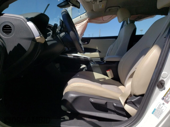 2019 Honda Clarity Plug-In Hybrid with VIN JHMZC5F13KC002031, listed as a Copart auction lot 49416264 with 44,365 mi miles. Bid and sale history available at carsss.com. Image 7.