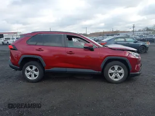 2020 Toyota RAV4 XLE with VIN 2T3P1RFV4LW115588, listed as a IAAI auction lot 40821216 with 60,697 mi miles. Bid and sale history available at carsss.com. Image 13.