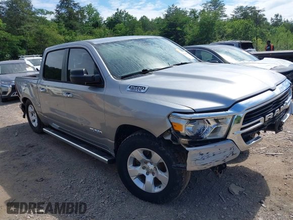 2020 Ram 1500 Big Horn z VIN 1C6SRFFTXLN101550, wystawiony jako IAAI lot #42275672 z przebiegiem 40 154 mil mil oraz . Historia ofert i sprzedaży dostępna na DreamBid. Obrazek 1.