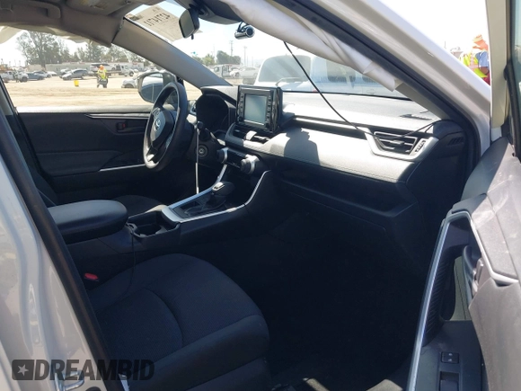 2019 Toyota RAV4 LE with VIN JTMH1RFV4KJ015962, listed as a IAAI auction lot 42714711 with 26,089 mi miles and . Bid and sale history available at DreamBid. Image 5.
