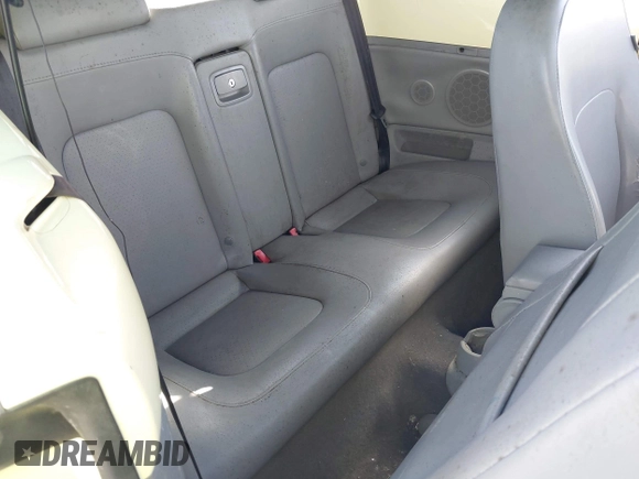 2006 Volkswagen Beetle z VIN 3VWRF31Y56M309056, wystawiony jako IAAI lot #42036172 z przebiegiem 129 106 mil mil oraz . Historia ofert i sprzedaży dostępna na DreamBid. Obrazek 8.