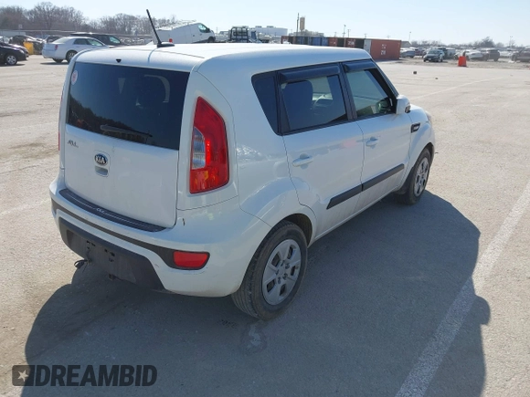 2013 Kia Soul with VIN KNDJT2A58D7768873, listed as a IAAI auction lot 41737963 with 184,532 mi miles. Bid and sale history available at carsss.com. Image 4.