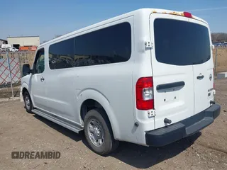 2013 Nissan NV SV z VIN 5BZBF0AA5DN200878, wystawiony jako IAAI lot #42016341 z przebiegiem 138 433 mil mil oraz . Historia ofert i sprzedaży dostępna na DreamBid. Obrazek 3.
