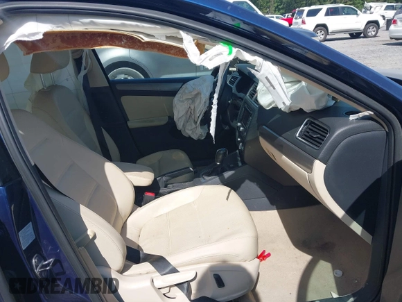 2014 Volkswagen Jetta TDI w/Premium/Nav with VIN 3VWLL7AJ3EM381929, listed as a IAAI auction lot 42539178 with 101,851 mi miles and . Bid and sale history available at DreamBid. Image 5.