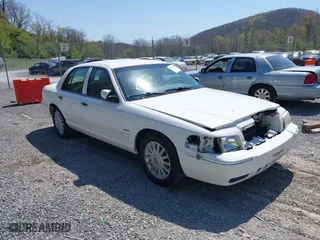 2009 Mercury Grand Marquis LS with VIN 2MEHM75V59X631831, listed as a IAAI auction lot 42066636 with 152,316 mi miles. Bid and sale history available at carsss.com. Image 1.