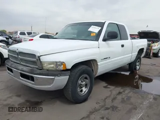 2001 Dodge 1500 z VIN 3B7HC13Y31M536750, wystawiony jako IAAI lot #42359379 z przebiegiem 203 980 mil mil oraz . Historia ofert i sprzedaży dostępna na DreamBid. Obrazek 2.