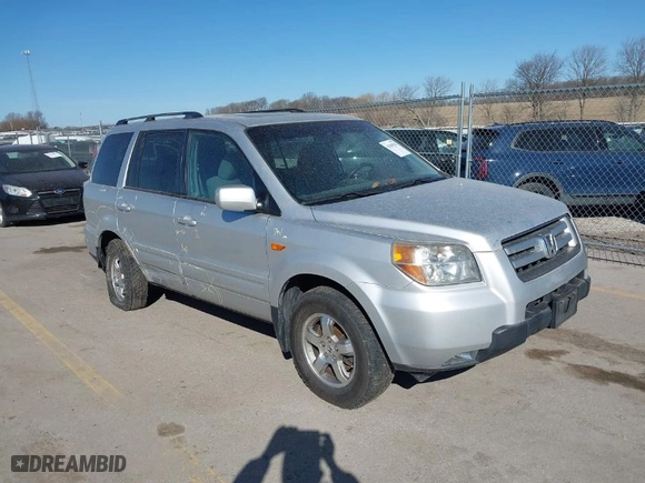 2008 Honda Pilot SE with VIN 5FNYF28398B002015, listed as a IAAI auction lot 41808545 with 286,622 mi miles. Bid and sale history available at carsss.com. Image 1.