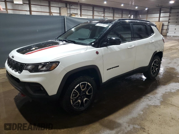 2025 Jeep Compass Trailhawk z VIN 3C4NJDDN6ST543410, wystawiony jako Copart lot #62530235 z przebiegiem 9 197 mil mil oraz Czysty tytuł • Clean title. Historia ofert i sprzedaży dostępna na DreamBid. Obrazek 1.