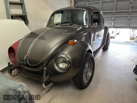 1971 Volkswagen Beetle with VIN 1112225516, listed as a Copart auction lot 64374845 with 84,201 mi miles and Salvage title. Bid and sale history available at DreamBid. Image 2.