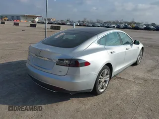 2013 Tesla Model S with VIN 5YJSA1CG3DFP28908, listed as a IAAI auction lot 41804041 with 140,756 mi miles and . Bid and sale history available at DreamBid. Image 4.
