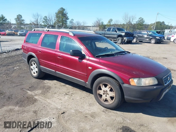 2006 Volvo XC70 with VIN YV4SZ592661225863, listed as a IAAI auction lot 41610978 with 284,602 mi miles. Bid and sale history available at carsss.com. Image 1.