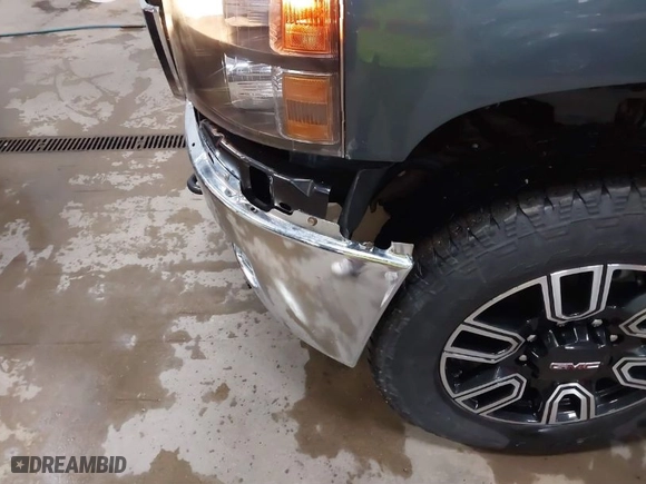 2011 Chevrolet Silverado 2500HD LT with VIN 1GC1KXCG2BF257662, listed as a IAAI auction lot 41577767 with 126,884 mi miles. Bid and sale history available at carsss.com. Image 6.
