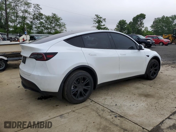 2024 Tesla Model Y Long Range with VIN 7SAYGDEE2RA329081, listed as a Copart auction lot 57254265 with 2,325 mi miles and Salvage title. Bid and sale history available at DreamBid. Image 3.