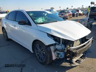 2023 Kia Forte GT-Line z VIN 3KPF54AD4PE594646, wystawiony jako IAAI lot #41255460 z przebiegiem 9 471 mil mil oraz . Historia ofert i sprzedaży dostępna na DreamBid. Obrazek 1.