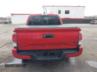 2023 Toyota Tacoma SR5 z VIN 3TYAZ5CN0PT037107, wystawiony jako IAAI lot #41717348 z przebiegiem 31 093 mil mil oraz . Historia ofert i sprzedaży dostępna na DreamBid. Obrazek 16.