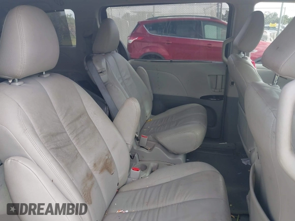 2014 Toyota Sienna LE AAS z VIN 5TDKK3DC8ES448581, wystawiony jako IAAI lot #39942249 z przebiegiem 158 131 mil mil oraz . Historia ofert i sprzedaży dostępna na DreamBid. Obrazek 8.