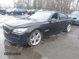 2013 BMW 7 Series 750Li z VIN WBAYE8C53DD133504, wystawiony jako IAAI lot #42005346 z przebiegiem 142 894 mil mil oraz . Historia ofert i sprzedaży dostępna na DreamBid. Obrazek 2.