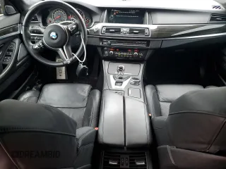 2014 BMW M5 z VIN WBSFV9C58ED097285, wystawiony jako Copart lot #55835345 z przebiegiem 108 189 mil mil oraz Szkody całkowita. Historia ofert i sprzedaży dostępna na DreamBid. Obrazek 8.