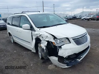 2011 Chrysler Town & Country Touring z VIN 2A4RR5DG4BR758721, wystawiony jako IAAI lot #41865313 z przebiegiem 131 646 mil mil oraz . Historia ofert i sprzedaży dostępna na DreamBid. Obrazek 1.