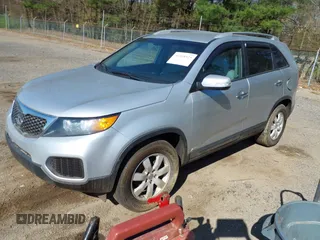 2013 Kia Sorento LX with VIN 5XYKTDA2XDG423935, listed as a IAAI auction lot 42108925 with 139,898 mi miles. Bid and sale history available at carsss.com. Image 2.