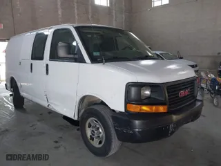 2008 GMC Savana Cargo Van with VIN 1GTGG25C481233460, listed as a IAAI auction lot 39630591 with 169,747 mi miles. Bid and sale history available at carsss.com. Image 1.