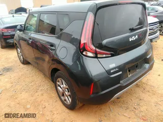 2024 Kia Soul LX with VIN KNDJ23AU1R7916854, listed as a IAAI auction lot 41519162 with 5,611 mi miles. Bid and sale history available at carsss.com. Image 3.