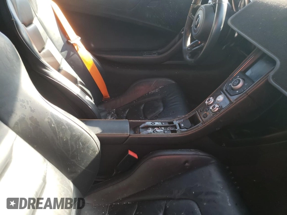 2015 McLaren 650S z VIN SBM11FAA4FW005016, wystawiony jako Copart lot #39770864 z przebiegiem Nie podano mil oraz . Historia ofert i sprzedaży dostępna na DreamBid. Obrazek 10.