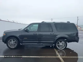 2007 Ford Expedition Max Limited z VIN 1FMFK20517LA80151, wystawiony jako IAAI lot #41775199 z przebiegiem 188 762 mil mil oraz . Historia ofert i sprzedaży dostępna na DreamBid. Obrazek 15.