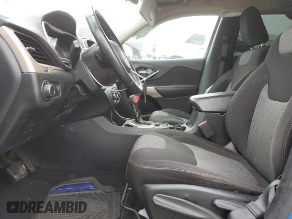 2017 Jeep Cherokee Sport с VIN 1C4PJLAB7HW619264, выставлен на аукционе Copart как лот 54589805 с пробегом 108 004 миль миль и Списание • Salvage title. История ставок и продаж доступна на DreamBid. Изображение 7.