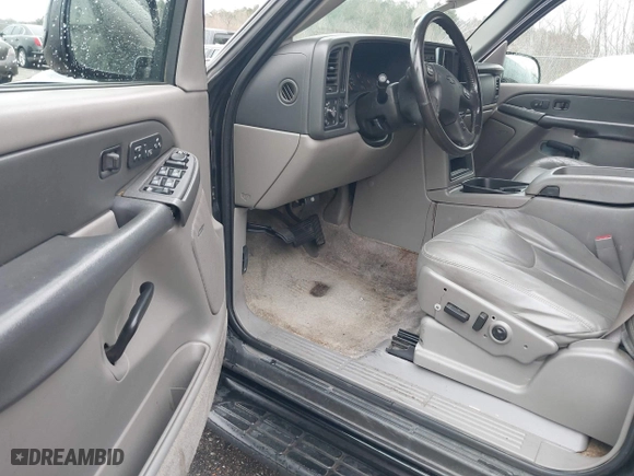 2003 Chevrolet Tahoe LS with VIN 1GNEC13Z73R243308, listed as a IAAI auction lot 41510266 with 246,378 mi miles. Bid and sale history available at carsss.com. Image 5.