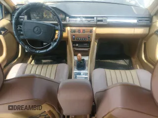 1986 Mercedes-Benz 300 E z VIN WDBEA30D8GA318345, wystawiony jako Copart lot #59481785 z przebiegiem 47 646 mil mil oraz Czysty tytuł • Clean title. Historia ofert i sprzedaży dostępna na DreamBid. Obrazek 8.
