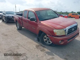 2005 Toyota Tacoma PreRunner z VIN 5TETU62N15Z003087, wystawiony jako IAAI lot #42119880 z przebiegiem 131 276 mil mil oraz . Historia ofert i sprzedaży dostępna na DreamBid. Obrazek 1.