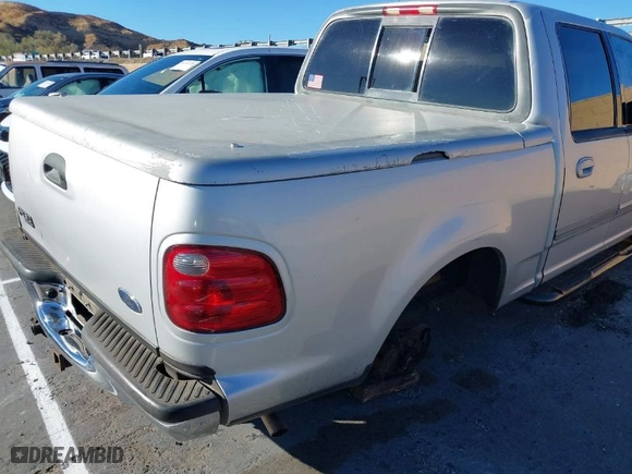 2002 Ford F-150 XLT with VIN 1FTRW07L12KA31478, listed as a IAAI auction lot 41289240 with 277,605 mi miles. Bid and sale history available at carsss.com. Image 6.