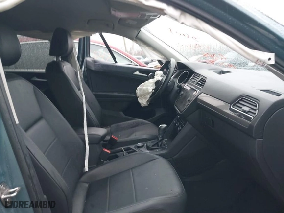 2019 Volkswagen Tiguan SE with VIN 3VV2B7AX1KM093510, listed as a IAAI auction lot 41943495 with 52,491 mi miles. Bid and sale history available at carsss.com. Image 5.