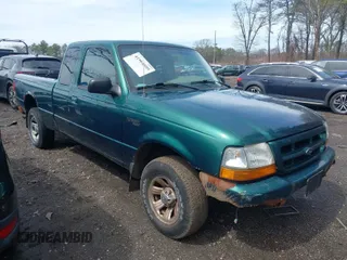 2000 Ford Ranger XL with VIN 1FTYR14V6YTA24267, listed as a IAAI auction lot 41964509 with 140,436 mi miles. Bid and sale history available at carsss.com. Image 1.