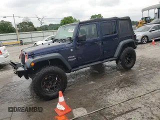 2013 Jeep Wrangler Unlimited Sport z VIN 1C4BJWDGXDL521666, wystawiony jako Copart lot #57277255 z przebiegiem 158 793 mil mil oraz Szkoda całkowita • Salvage title. Historia ofert i sprzedaży dostępna na DreamBid. Obrazek 1.