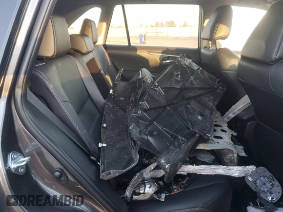 2024 Toyota RAV4 XLE Premium с VIN 2T3C1RFV1RC284430, выставлен на аукционе Copart как лот 43248235 с пробегом 4 688 миль миль и Списание • Salvage title. История ставок и продаж доступна на DreamBid. Изображение 12.