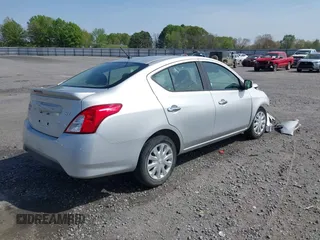 2019 Nissan Versa SV z VIN 3N1CN7AP5KL862481, wystawiony jako IAAI lot #41921907 z przebiegiem 156 124 mil mil oraz . Historia ofert i sprzedaży dostępna na DreamBid. Obrazek 4.