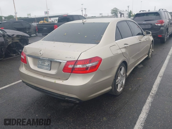 2010 Mercedes-Benz E 350 Luxury z VIN WDDHF8HBXAA082309, wystawiony jako IAAI lot #42333173 z przebiegiem 82 373 mil mil oraz . Historia ofert i sprzedaży dostępna na DreamBid. Obrazek 4.